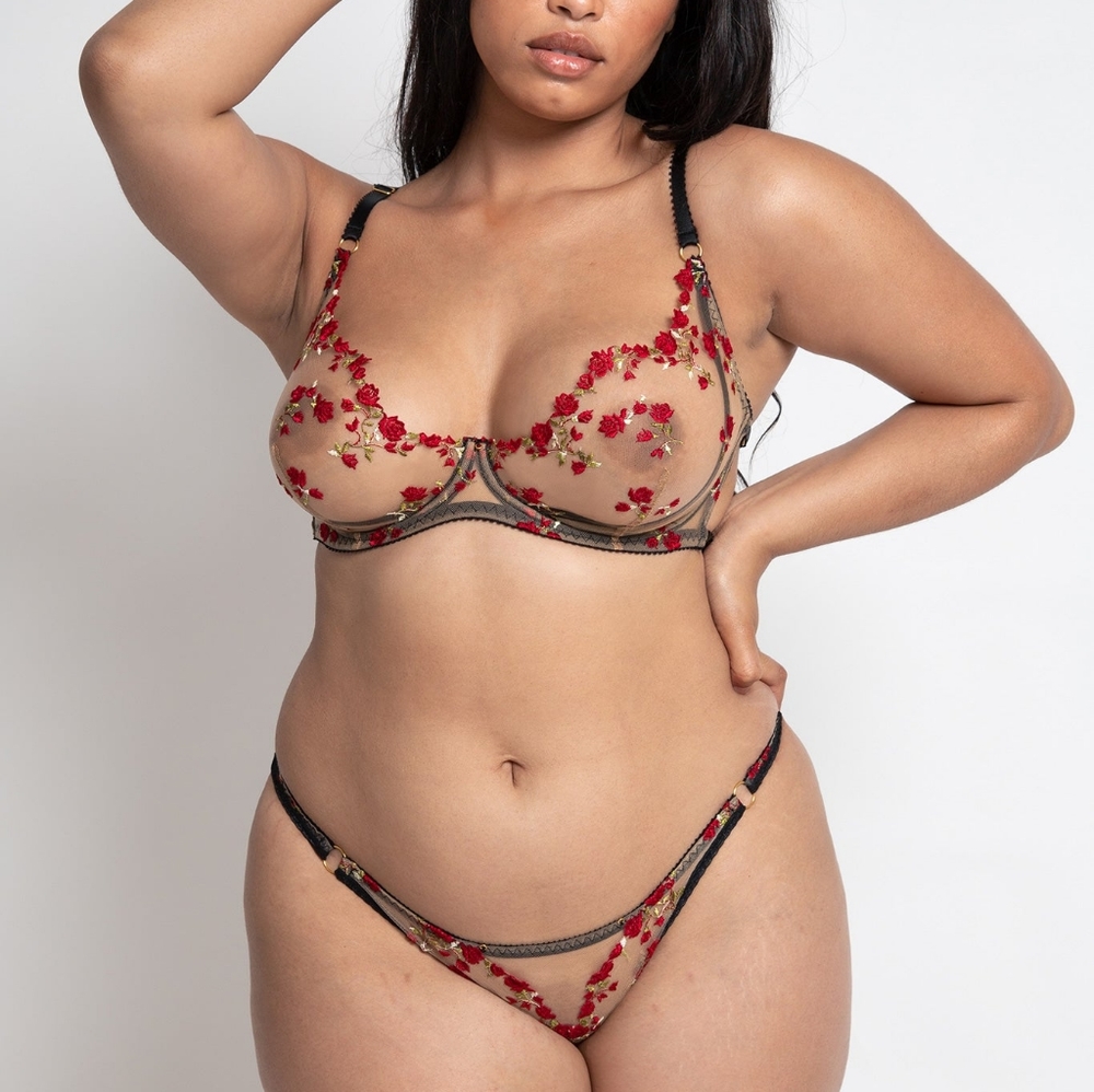 Edge O'Beyond Charlotte en Rouge Set